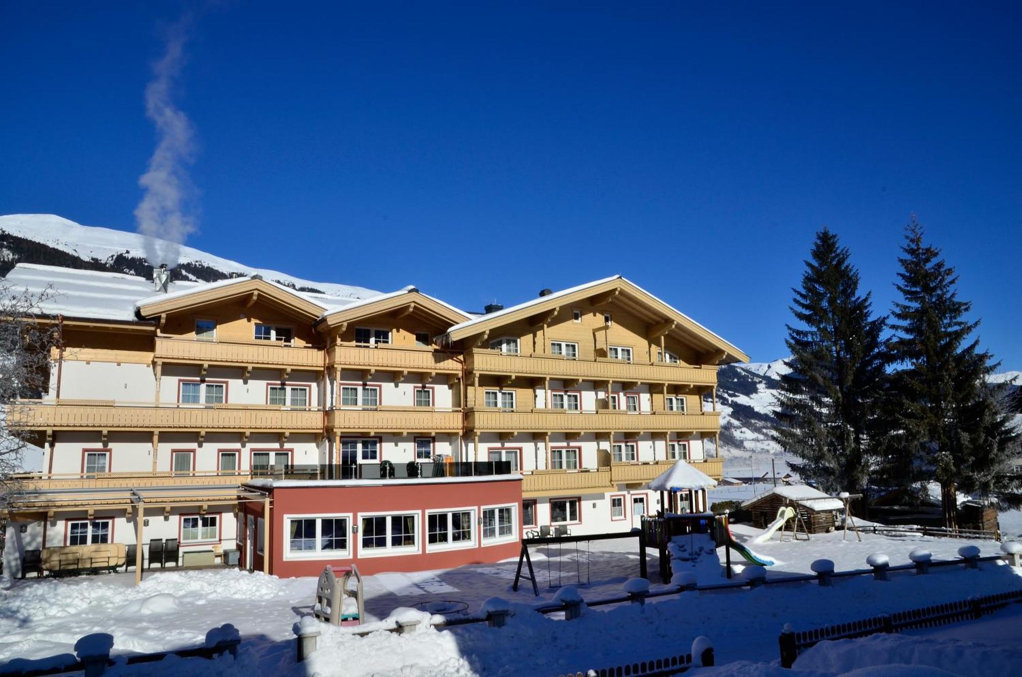 Hotel Grundlhof Брамберг-ам-Вильдкогель Экстерьер фото