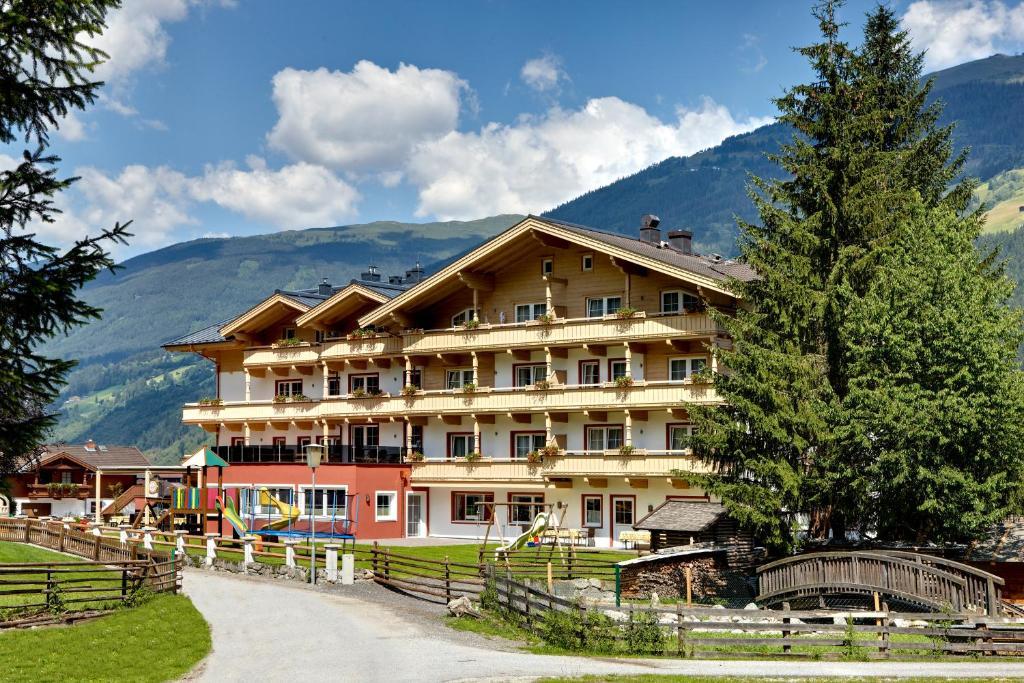 Hotel Grundlhof Брамберг-ам-Вильдкогель Экстерьер фото